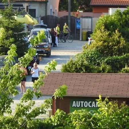 Autocamp Free Star - A Bungalovy