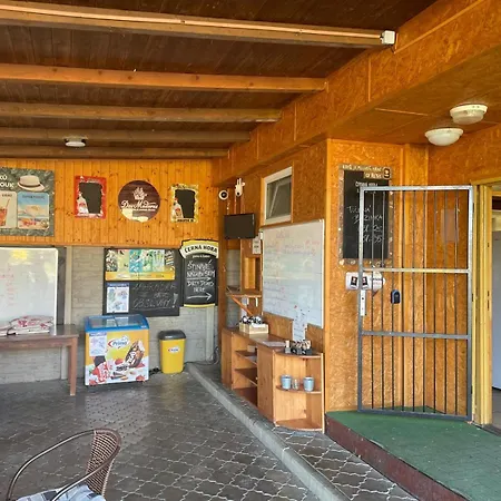 Autocamp Free Star - A Bungalovy Strachotin