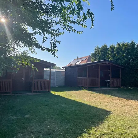 Kemping Autocamp Free Star - A Bungalovy Strachotin