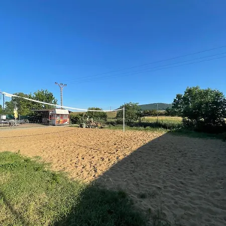 Kemping Autocamp Free Star - A Bungalovy Strachotin