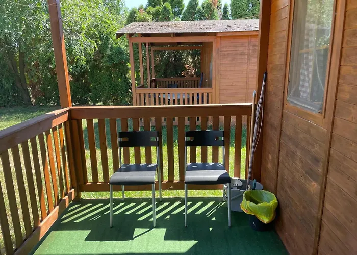 Autocamp Free Star - A Bungalovy Kemp Strachotin
