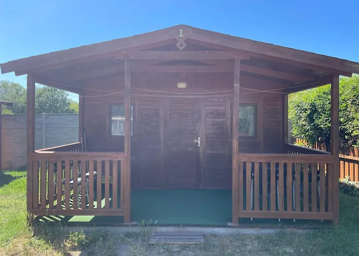 Autocamp Free Star - A Bungalovy * Strachotin