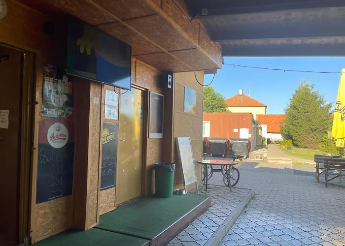 Kemp Autocamp Free Star - A Bungalovy *