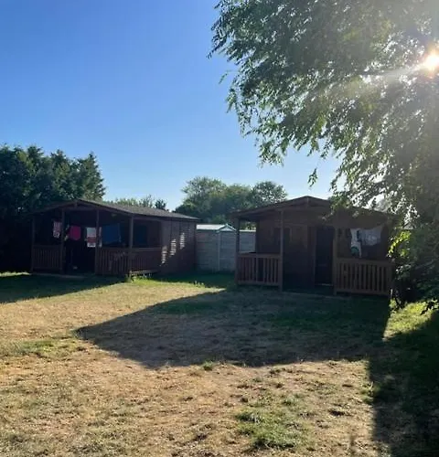 Autocamp Free Star - A Bungalovy Kemp Strachotin